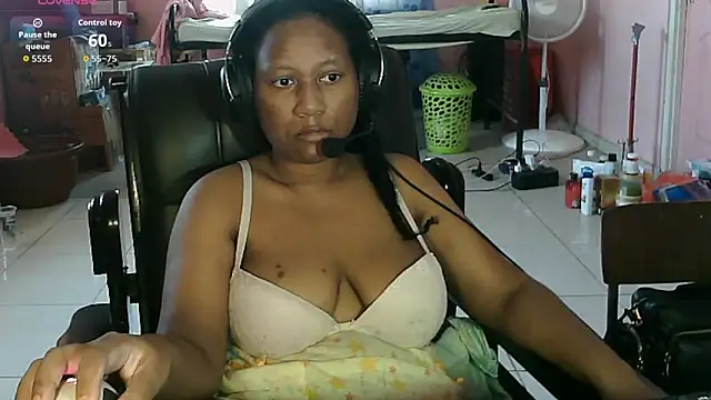 Snapshot of Eirondra_valeen chatting on 05-25-26, 12:59 Eirondra valeen online show from 05-25-26, 12:59
