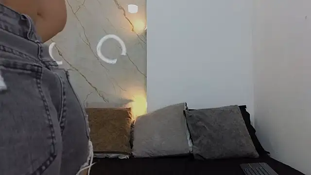 Snapshot of Laura_Miller1 chatting on 02-15-26, 03:44 Laura Miller1 online show from 02-15-26, 03:44