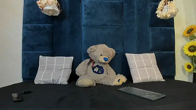 Laura Miller1 online show from 03-21-26, 08:24