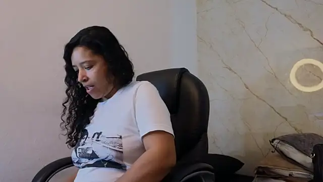 Snapshot of Laura_Miller1 chatting on 02-06-26, 08:16 Laura Miller1 online show from 02-06-26, 08:16