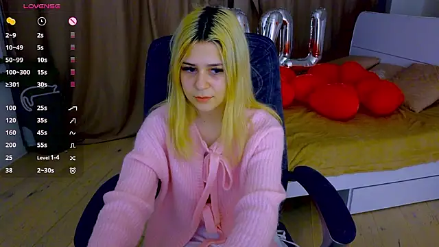 Snapshot of ApheliaStar chatting on 02-15-26, 03:55 ApheliaStar online show from 02-15-26, 03:55