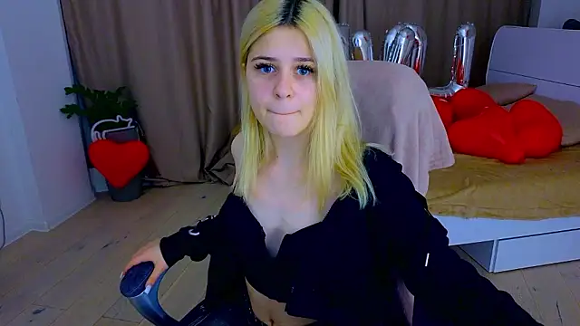 Snapshot of ApheliaStar chatting on 02-08-26, 04:05 ApheliaStar online show from 02-08-26, 04:05