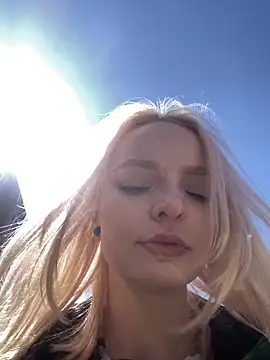 Snapshot of aka_Blonde chatting on 05-16-26, 05:28 aka Blonde online show from 05-16-26, 05:28
