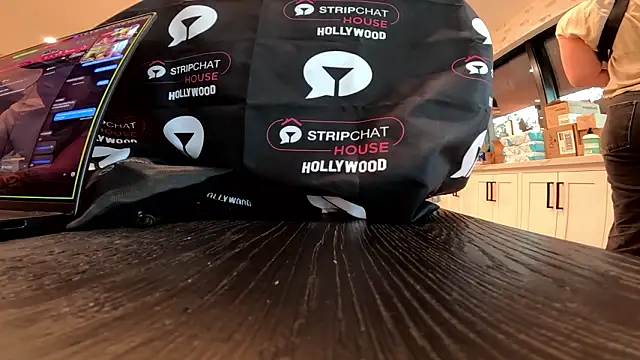 Snapshot of hollyrandall chatting on 02-24-26, 01:17 hollyrandall online show from 02-24-26, 01:17