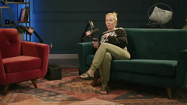 Snapshot of hollyrandall chatting on 04-16-26, 06:52 hollyrandall online show from 04-16-26, 06:52