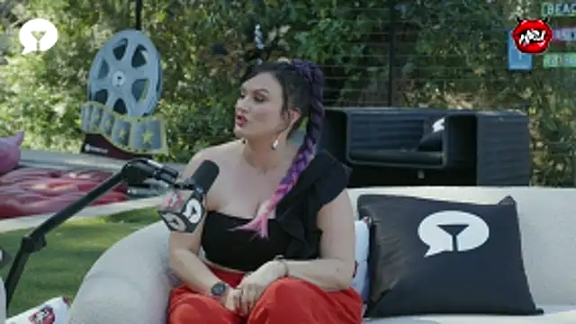 Snapshot of hollyrandall chatting on 02-27-26, 07:57 hollyrandall online show from 02-27-26, 07:57