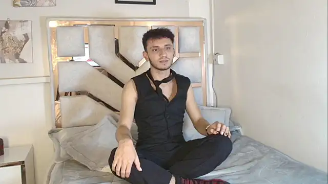 Snapshot of Curlystartt chatting on 01-13-26, 01:15 Curlystartt online show from 01-13-26, 01:15