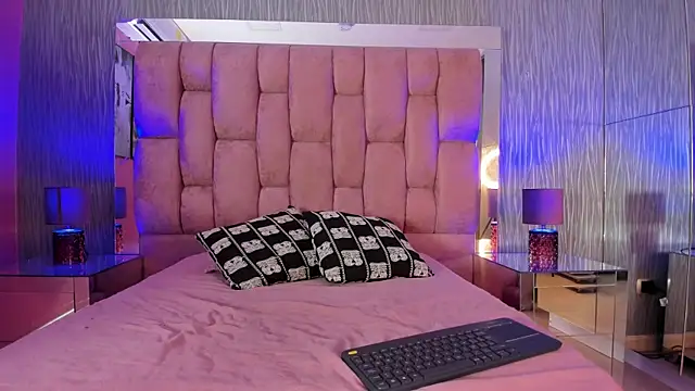 Snapshot of Giselle_Louise chatting on 01-14-26, 04:05 Giselle Louise online show from 01-14-26, 04:05