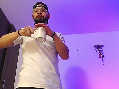 Snapshot of Axel_Stton chatting on 01-13-26, 01:59 Axel Stton online show from 01-13-26, 01:59