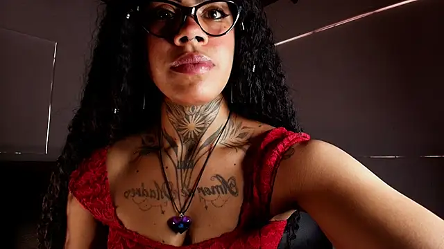 Snapshot of Canela_Osada_ chatting on 02-01-26, 01:42 Canela Osada online show from 02-01-26, 01:42