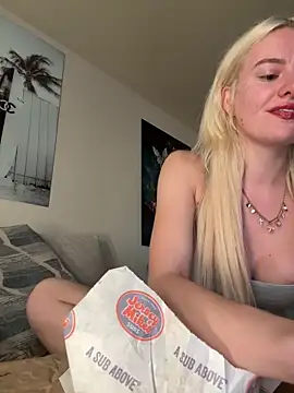 Snapshot of blondebunny999_999 chatting on 05-08-26, 10:13 blondebunny999 999 online show from 05-08-26, 10:13