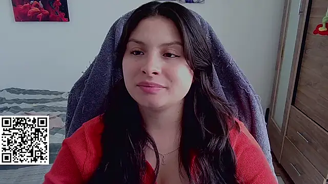 Snapshot of yessica_gomez01 chatting on 04-15-26, 07:18 yessica gomez01 online show from 04-15-26, 07:18