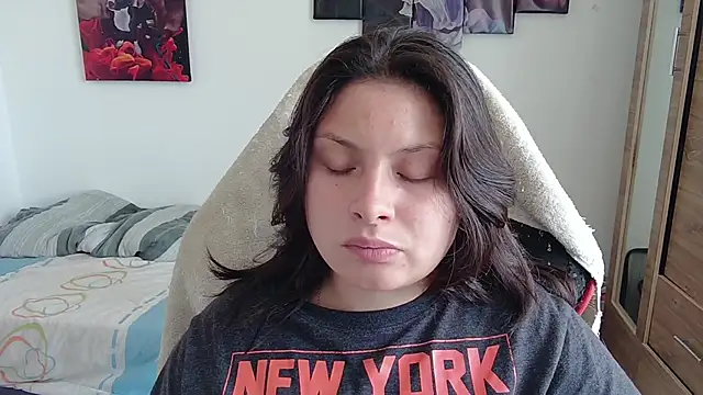 Snapshot of yessica_gomez01 chatting on 05-16-26, 08:52 yessica gomez01 online show from 05-16-26, 08:52