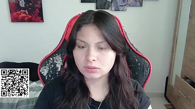 Snapshot of yessica_gomez01 chatting on 04-13-26, 10:25 yessica gomez01 online show from 04-13-26, 10:25