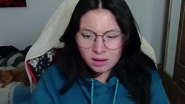 Snapshot of yessica_gomez01 chatting on 05-19-26, 01:56 yessica gomez01 online show from 05-19-26, 01:56