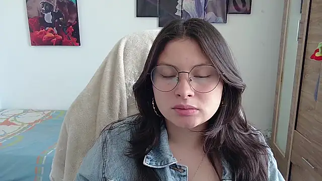 Snapshot of yessica_gomez01 chatting on 04-30-26, 08:57 yessica gomez01 online show from 04-30-26, 08:57