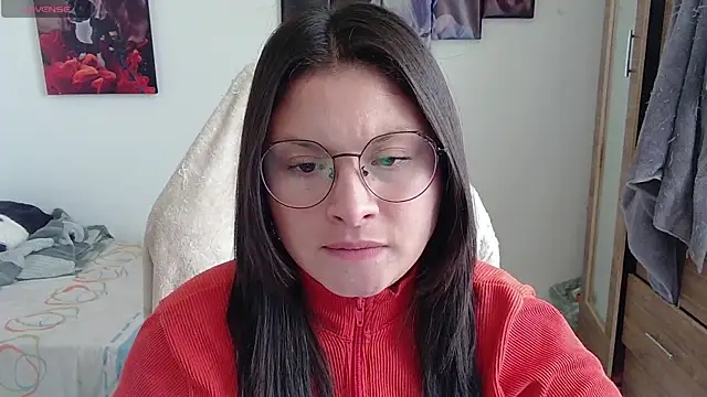Snapshot of yessica_gomez01 chatting on 05-26-26, 10:19 yessica gomez01 online show from 05-26-26, 10:19