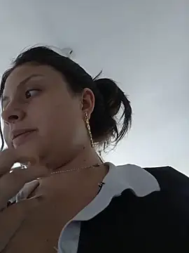 Snapshot of yessica_gomez01 chatting on 06-10-26, 06:42 yessica gomez01 online show from 06-10-26, 06:42