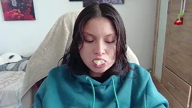 Snapshot of yessica_gomez01 chatting on 05-18-26, 09:41 yessica gomez01 online show from 05-18-26, 09:41