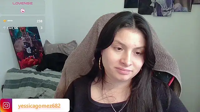 Snapshot of yessica_gomez01 chatting on 02-15-26, 10:41 yessica gomez01 online show from 02-15-26, 10:41
