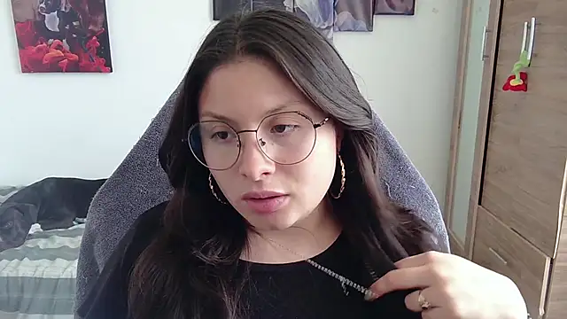 Snapshot of yessica_gomez01 chatting on 04-24-26, 07:38 yessica gomez01 online show from 04-24-26, 07:38