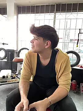 Snapshot of nick_ledom chatting on 01-12-26, 04:03 nick ledom online show from 01-12-26, 04:03