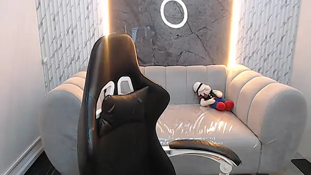 Snapshot of Clhoe_b chatting on 01-16-26, 07:51 Clhoe b online show from 01-16-26, 07:51