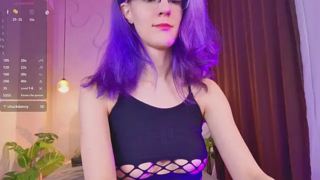 Snapshot of AuraLaunni chatting on 01-11-26, 08:10 AuraLaunni online show from 01-11-26, 08:10