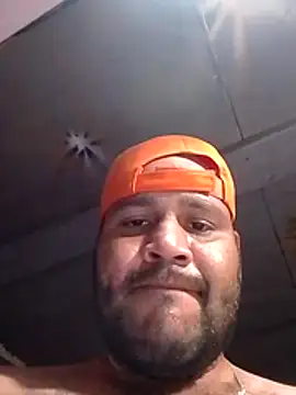 Snapshot of Guanatos13 chatting on 02-06-26, 02:40 Guanatos13 online show from 02-06-26, 02:40