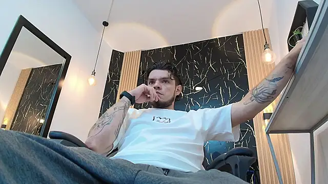 Enzo Turner online show from 01-13-26, 03:21