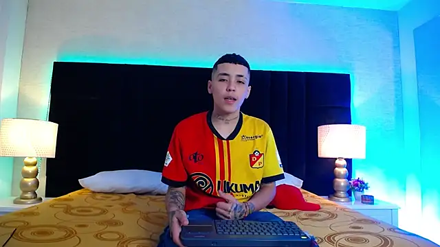 Raven Cox online show from 01-12-26, 05:25