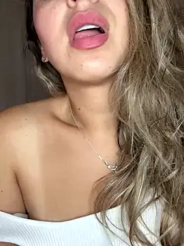 Snapshot of bebitas2_ chatting on 01-14-26, 01:42 bebitas2 online show from 01-14-26, 01:42