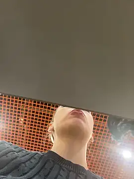 Snapshot of LeiaMood chatting on 02-02-26, 05:06 LeiaMood online show from 02-02-26, 05:06