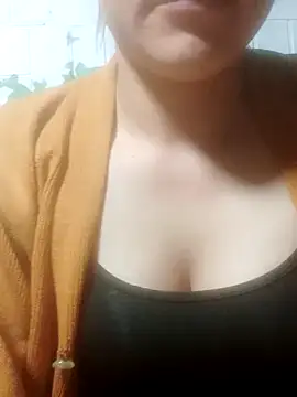 Snapshot of jjennyyy chatting on 05-18-26, 01:05 jjennyyy online show from 05-18-26, 01:05