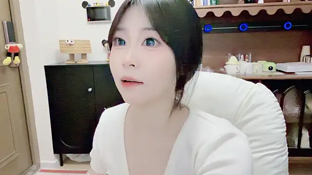 Onefiona online show from 06-18-26, 11:59