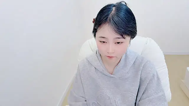 Snapshot of Onefiona chatting on 04-18-26, 08:49 Onefiona online show from 04-18-26, 08:49
