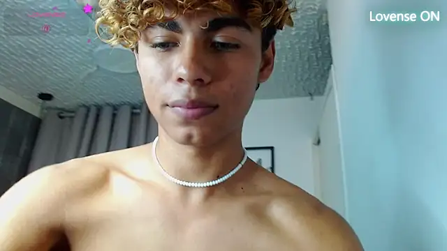 Anyelo Twink online show from 07-04-26, 04:22