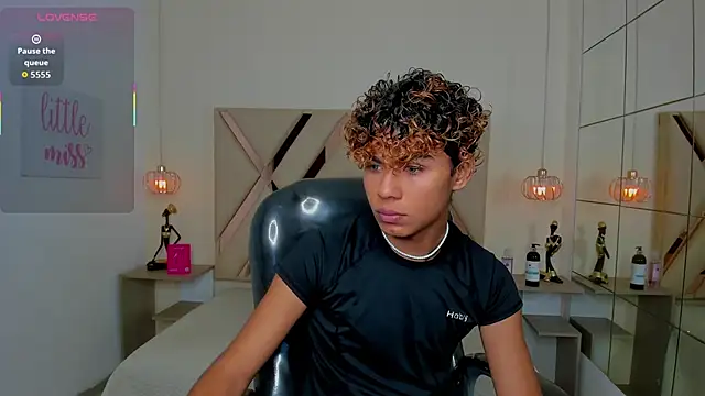 Anyelo Twink online show from 05-28-26, 01:35