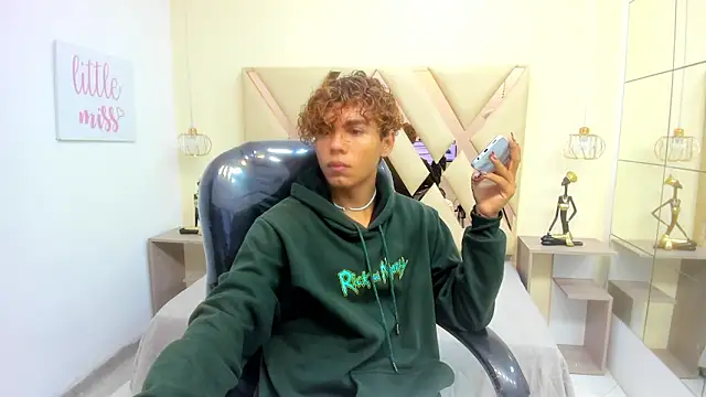 Snapshot of Anyelo_Twink chatting on 02-15-26, 01:10 Anyelo Twink online show from 02-15-26, 01:10