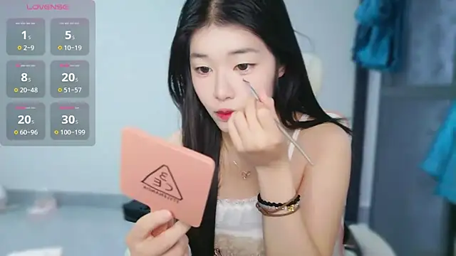 Snapshot of -XiaoYu-777 chatting on 02-18-26, 07:39 -XiaoYu-777 online show from 02-18-26, 07:39