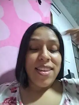 Snapshot of Aleja_1426 chatting on 07-04-26, 11:09 Aleja 1426 online show from 07-04-26, 11:09