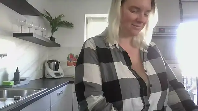 MinchenBienchen98 online show from 03-26-26, 10:35