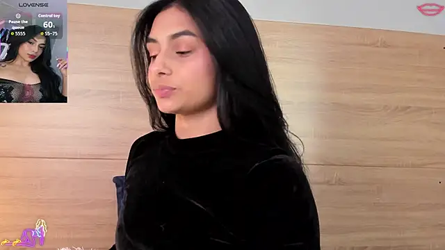 Snapshot of lilith_petit_ chatting on 01-15-26, 01:14 lilith petit online show from 01-15-26, 01:14