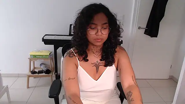 Snapshot of therealsun8 chatting on 05-11-26, 02:45 therealsun8 online show from 05-11-26, 02:45