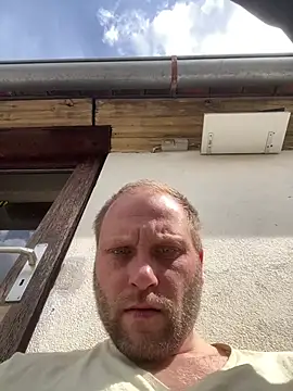 Snapshot of Hamsterdich chatting on 05-17-26, 01:55 Hamsterdich online show from 05-17-26, 01:55