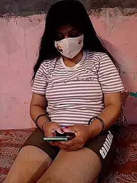 Snapshot of Soni_299 chatting on 02-18-26, 04:36 Soni 299 online show from 02-18-26, 04:36