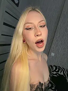 Elven Effy online show from 01-19-26, 01:15