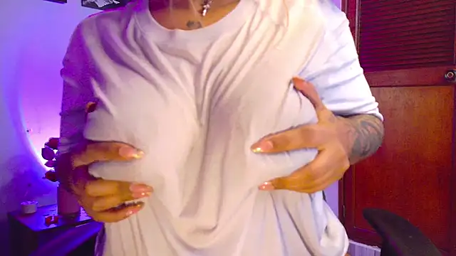 Snapshot of MarianaPradax chatting on 02-16-26, 12:59 MarianaPradax online show from 02-16-26, 12:59