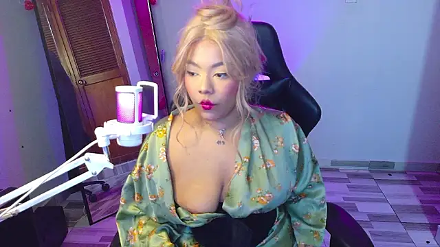 Snapshot of MarianaPradax chatting on 02-17-26, 12:57 MarianaPradax online show from 02-17-26, 12:57