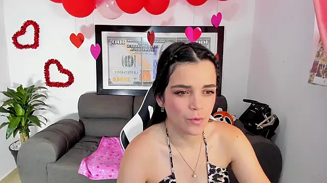 Snapshot of LucianaMoreau chatting on 02-20-26, 09:06 LucianaMoreau online show from 02-20-26, 09:06